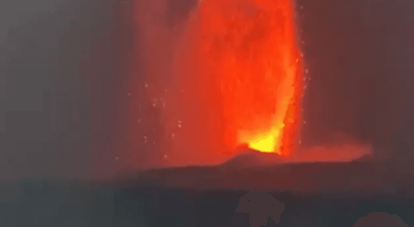 Erupsi Menerus Gunung Anak Krakatau Picu Dentuman di Tiga Provinsi, PVMBG Tetapkan Radius Bahaya 3 Km